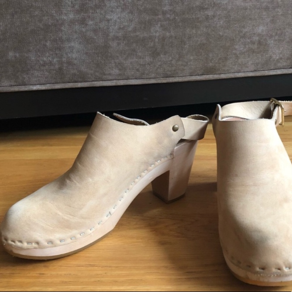 Bryr Suzie Clog. Beige. High heel. Rare Find!!